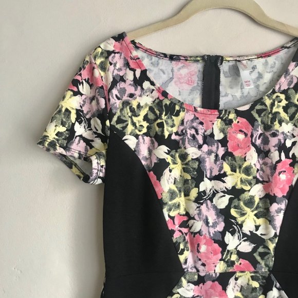 Xhilaration / Black Floral Print Fitted Dress - Picture 4 of 8